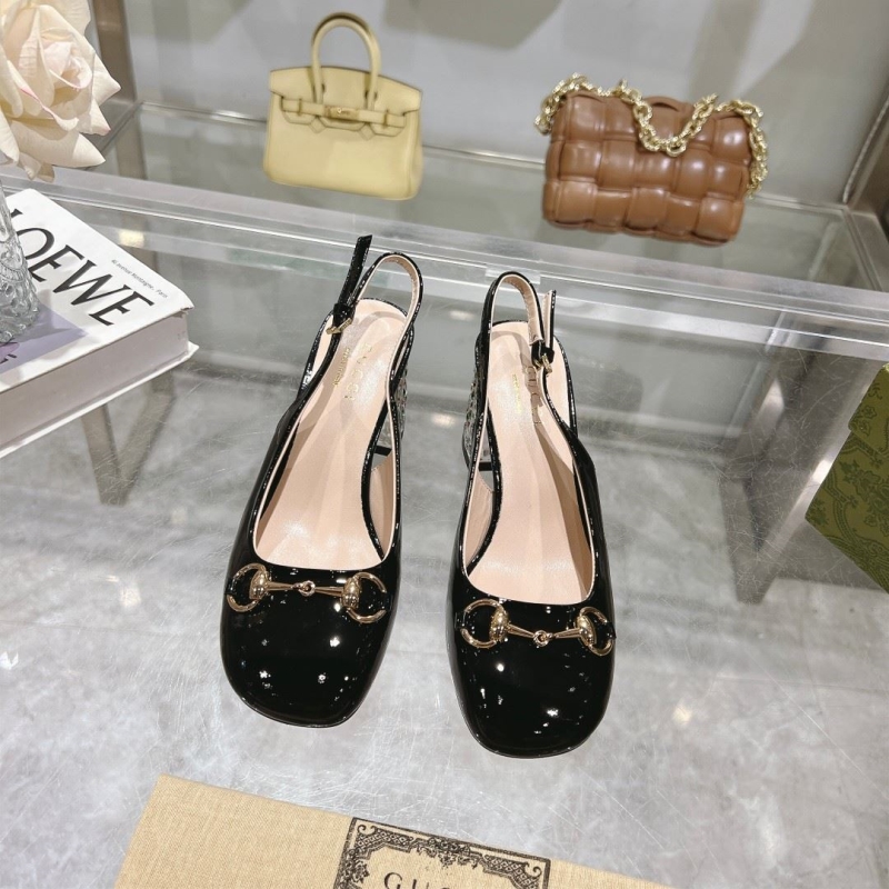 G*u*i sandals